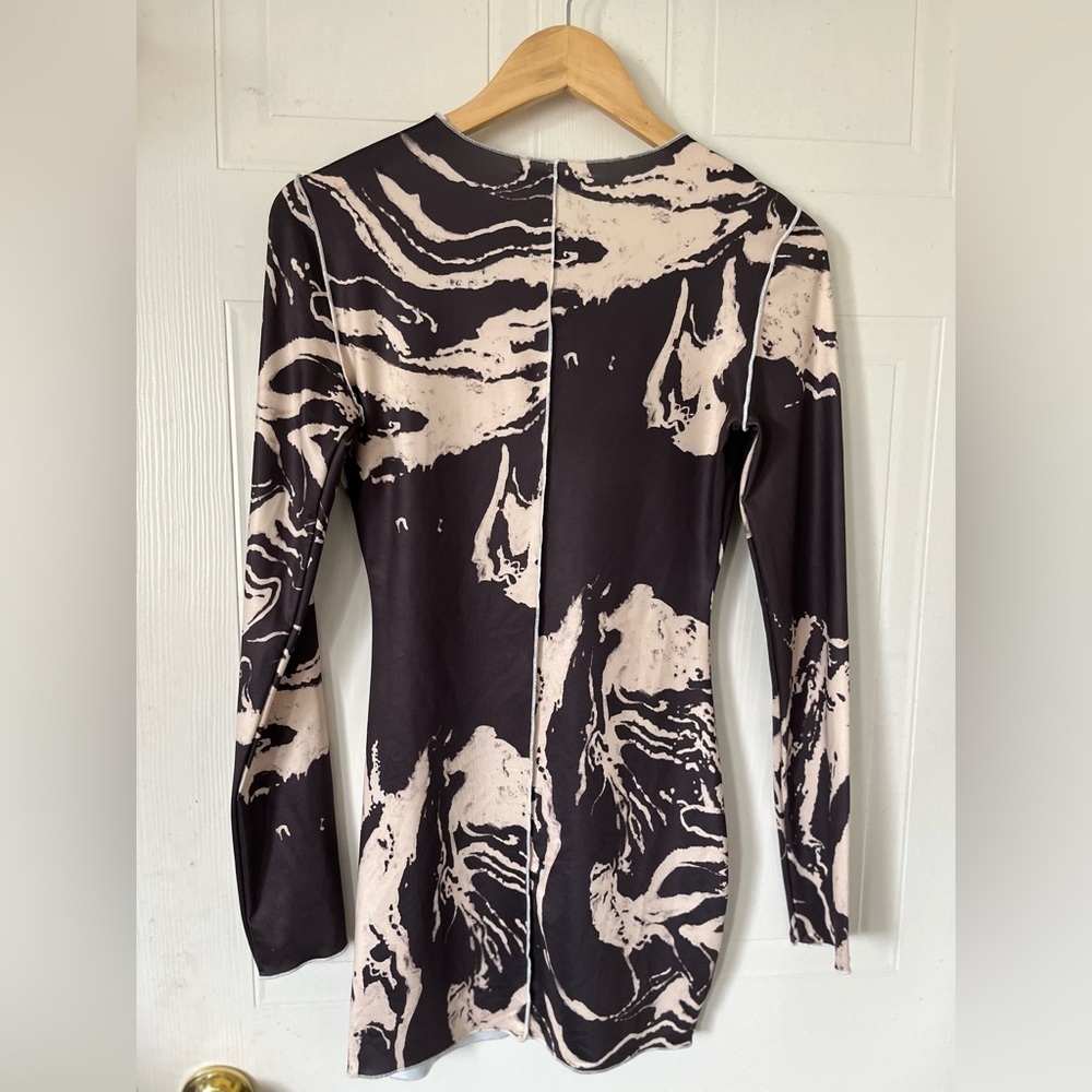 DAILY Marble Print Long-Sleeve Body-con dress - Picture 2 of 7